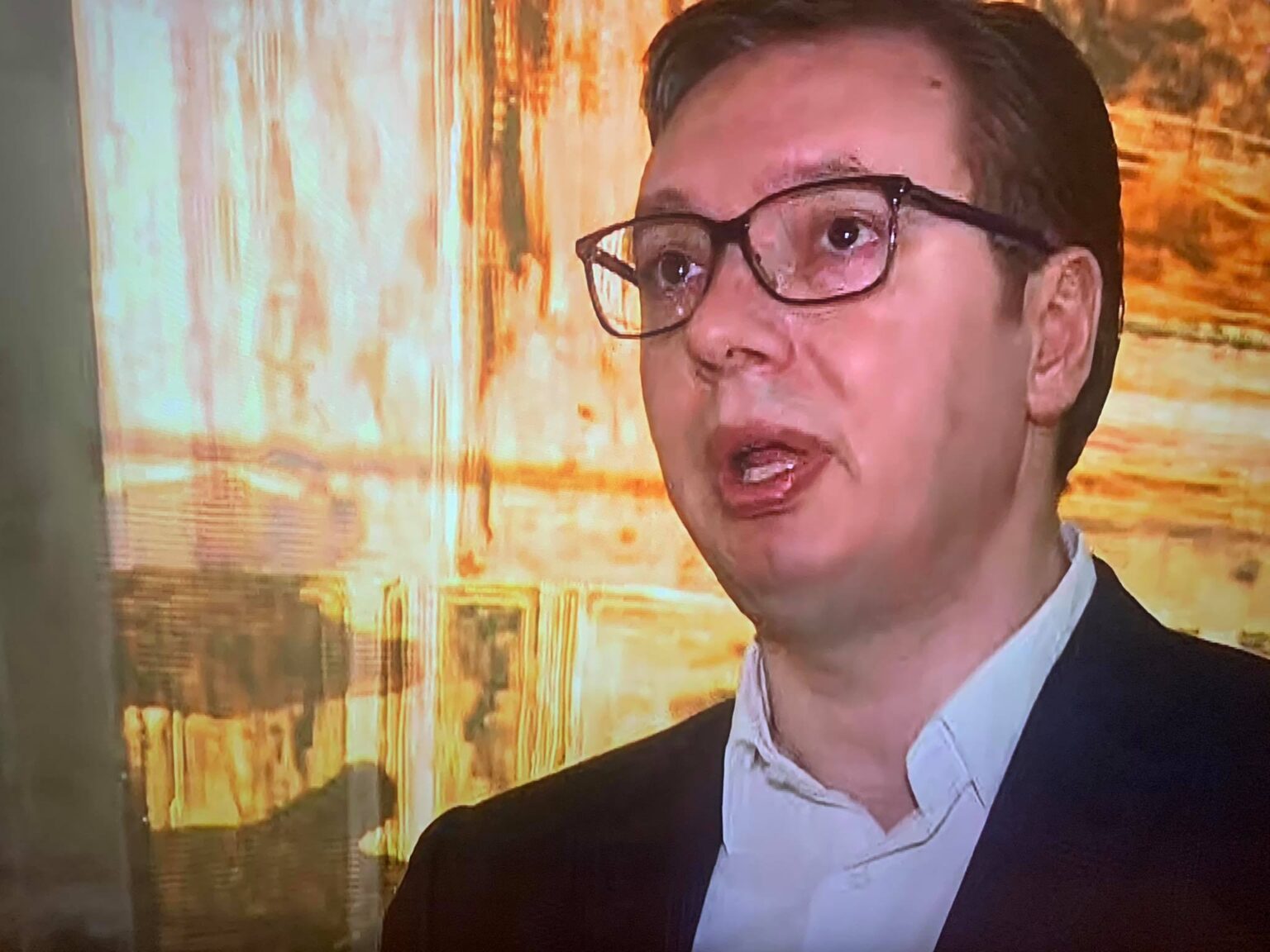 Vučić se obraća građanima Srbije iz Pariza: Imaćemo ugovore za 11 miliona vakcina