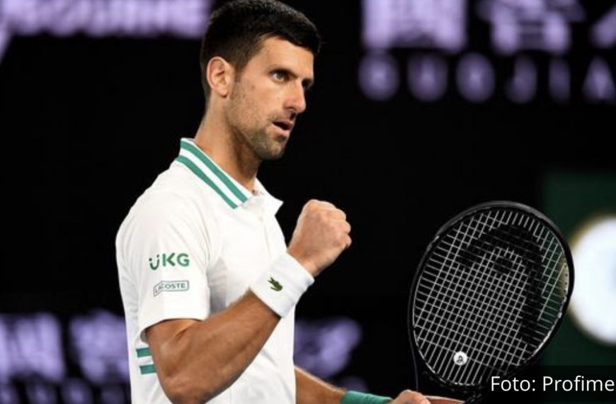 NOVAK JAČI OD POVREDE! Izborio se sa bolom i srušio Raonića za ČETVRTFINALE Australijan opena! (VIDEO)
