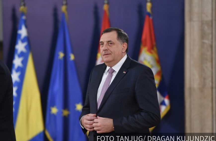 “U RS uvek imate najiskrenijeg i najvećeg prijatelja”: Dodik čestitao Vučiću Dan državnosti