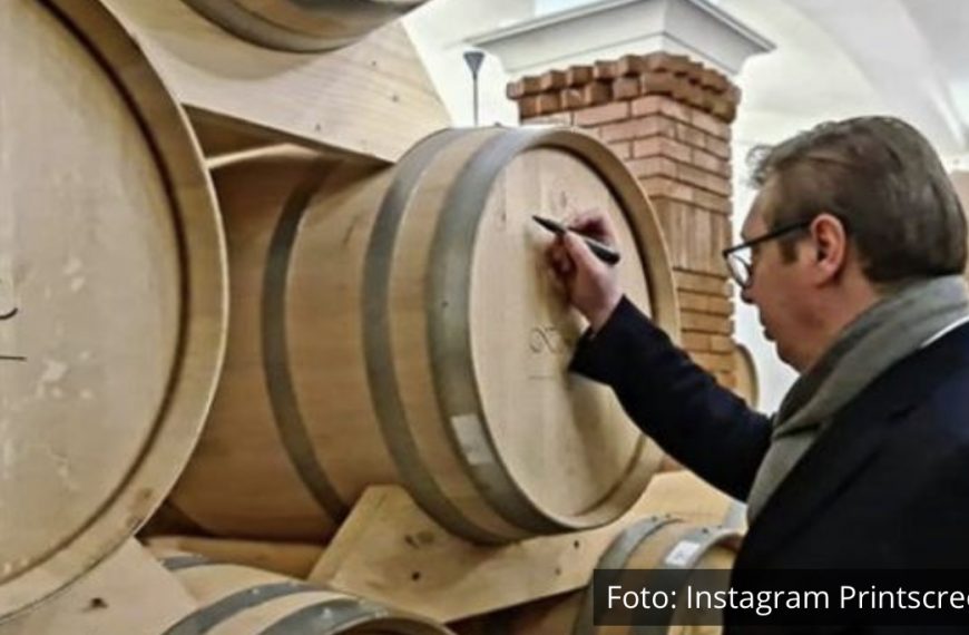 VUČIĆ JE DANAS BIO ZORANOV GOST: Sa Zaevim uživao u vinima nadomak Skoplja, a pogledajte gde se potpisao! (FOTO)