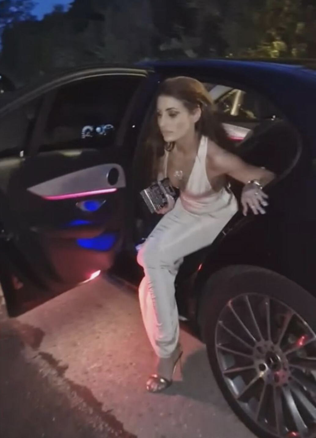 ESTRADA NA APARATIMA! DIDI DŽEJ GLAVNA u kući svetski poznatog dizajnera u KANU: Ja sam na vrhu sveta, živim SAN! (VIDEO)