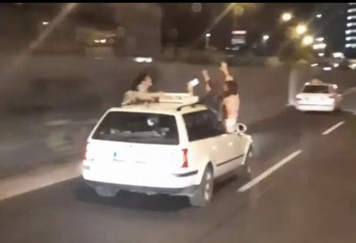 BEOGRAĐANE RAZBESNEO SNIMAK IZ NOĆNOG PROVODA: Pogledajte šta rade devojke na prozoru taksija!￼