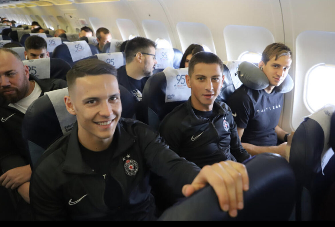 PARTIZAN DOPUTOVAO U KELN: Osmesi na licima crno-belih pred meč 3. kola Lige konferencija! Jedan starter otpao uoči puta 