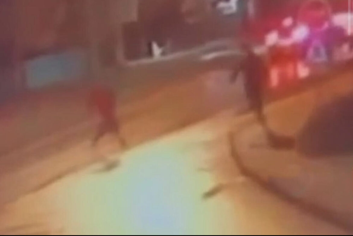 POJAVIO SE SNIMAK MONSTRUOZNOG UBISTVA U BANJALUCI: Napadač juri Bogdanovića, a onda ga nemilosrdno ubada (VIDEO) 