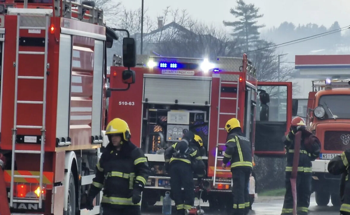 OVAKO IZGLEDA OBJEKAT U KOM SU STRADALA DVA MUŠKARCA! U zgradi bivše diskoteke u Petrovaradinu DVE OSOBE ŽIVE SU IZGORELE! (FOTO) 