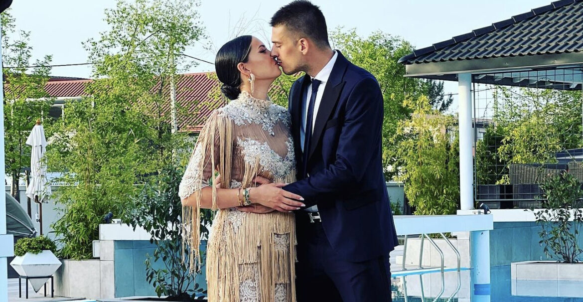 „ŽIVIM KAO ROBOT OD 19. GODINE, NEKAD KAO DA NEMA IZLAZA“ Mirka Vasiljević otkrila sve DETALJE braka sa Vujadinom, nije joj SJAJNO
