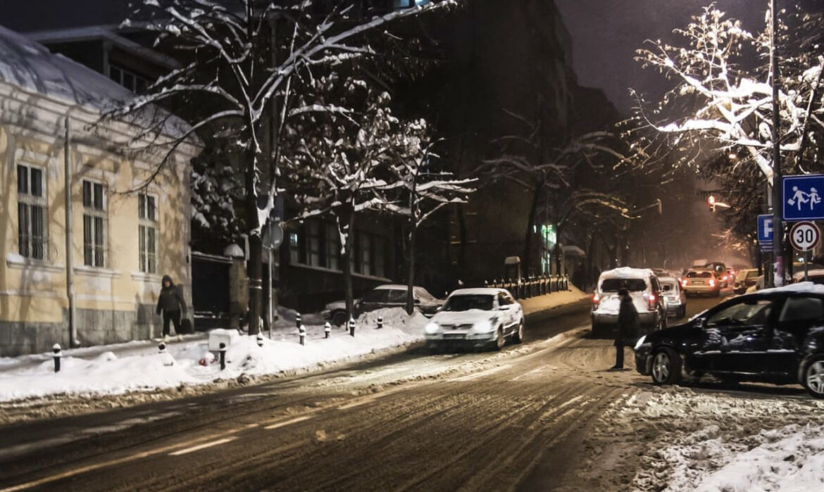 NOVA UPOZORENJA RHMZ, PADAVINE NE PRESTAJU: Ovi delovi Srbije prvi na udaru obilne kiše i snega! Na snazi narandžasti meteo alarm 