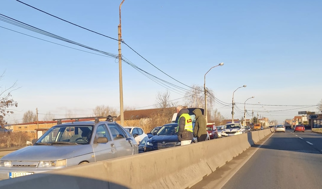 SAOBRAĆAJNA NESREĆA NA ZRENJANINSKOM PUTU Sudarila se dva automobila, usporen saobraćaj (FOTO)