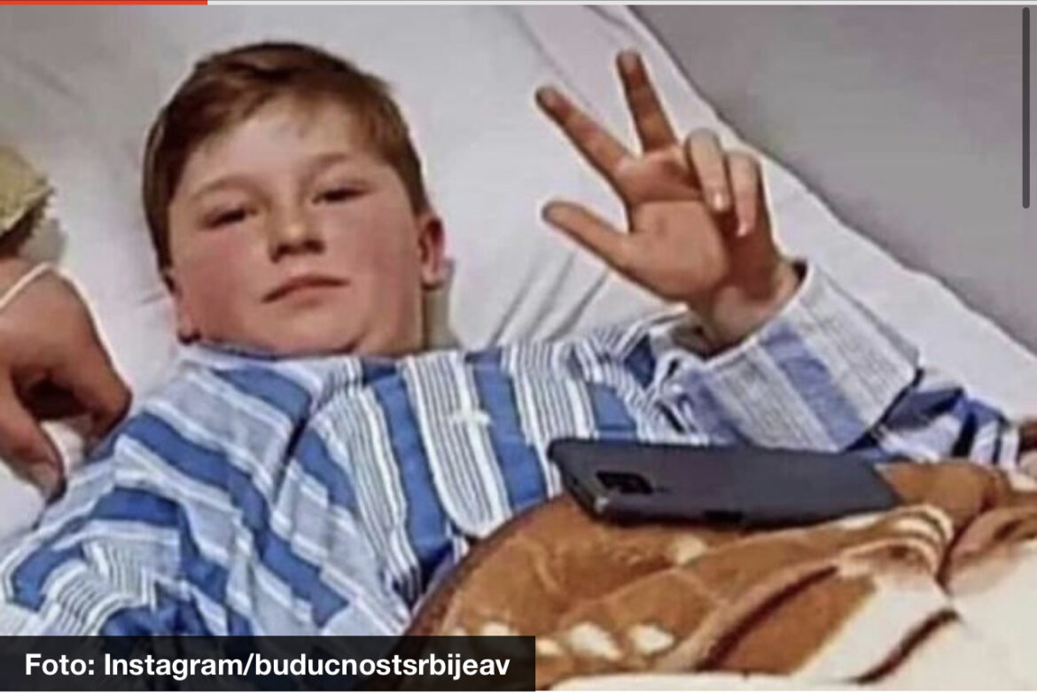 DEČAK SA KOSOVA I KLINCI IZ DEČIJEG SELA NA UTAKMICI ZA MIHU: Oproštaj od čoveka koji je mnogo voleo decu!￼