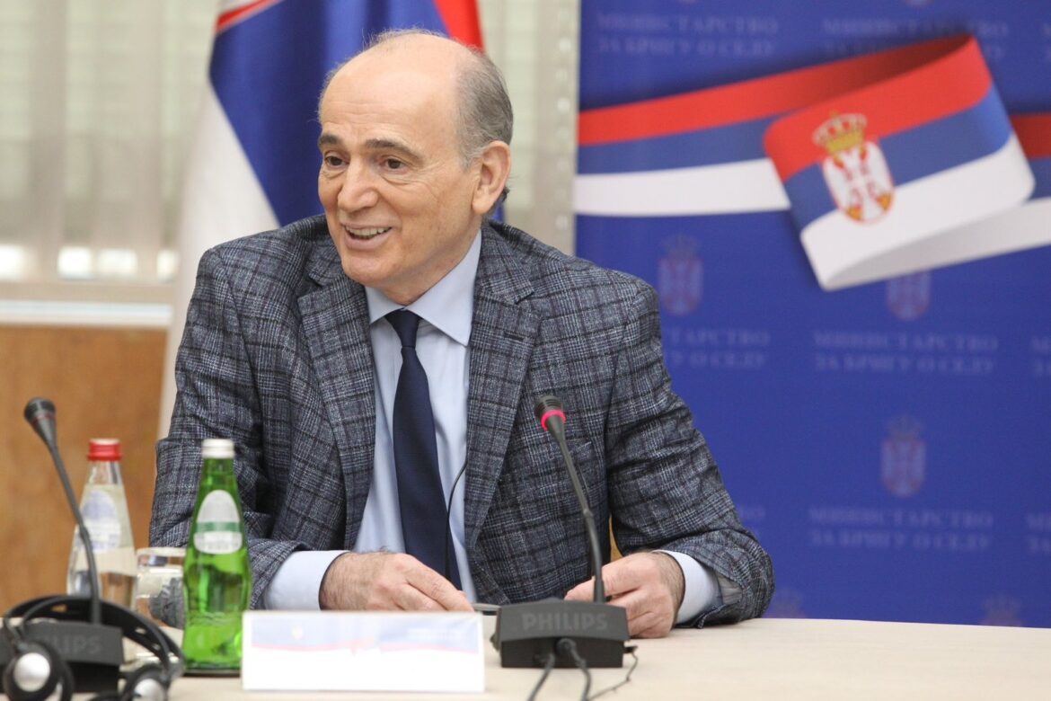 Министар&nbsp;Кркобабић:&nbsp;Почела је трка за куће на селу