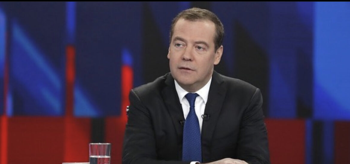 MEDVEDEV ZALEDIO DIREKTORE RUSKE ODBRAMBENE INDUSTRIJE Na stastanku im pročitao Staljinov telegram iz 1941. OVO SE NEĆE TOLERISATI 