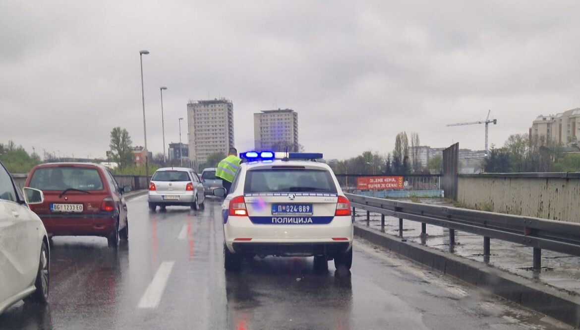VELIKI ZASTOJ NA PANČEVCU Kilometarske kolone zbog pokvarenog automobila  (FOTO)