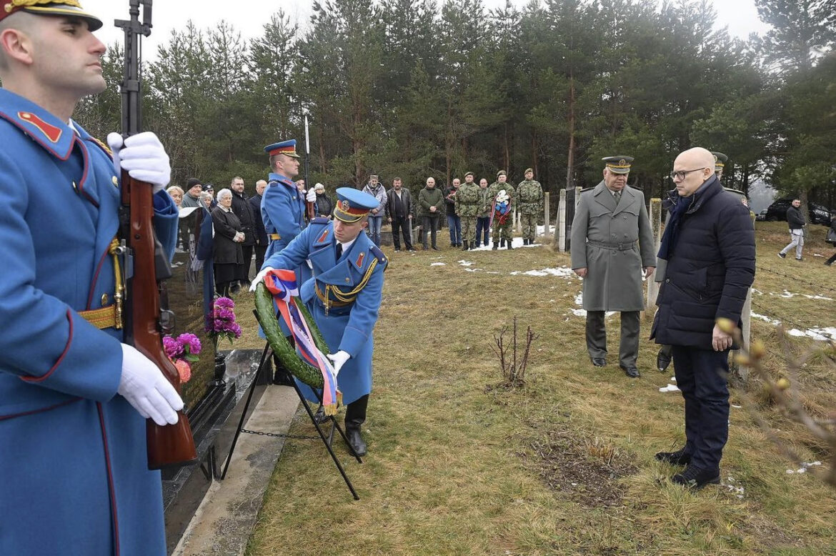 Ministar Vučević položio venac palom borcu sa Košara: Vodnik Ivan Vasojević posthumno je odlikovan Ordenom za zasluge