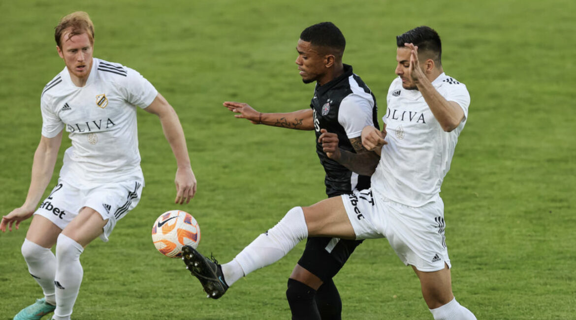 UŽIVO, ČUKARIČKI-PARTIZAN: Čuka i dalje vodi, crno-beli bez bez ideje na Banovom brdu!