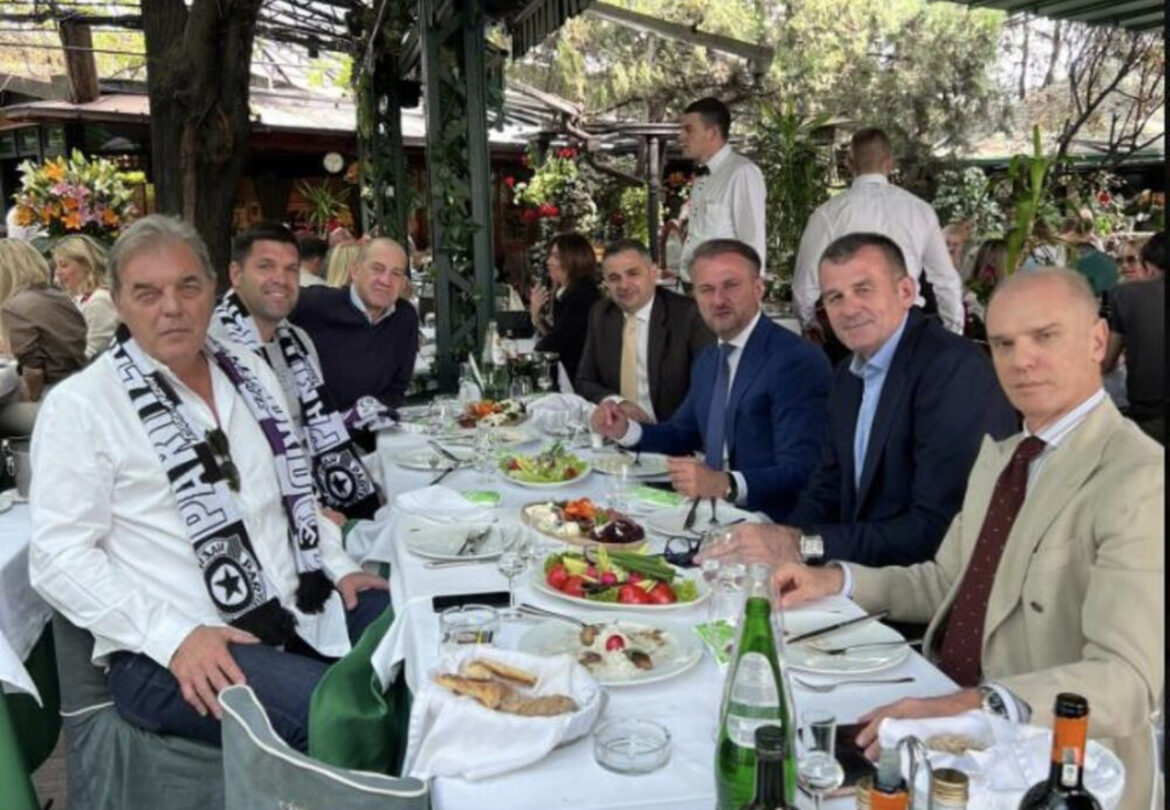 LEGENDA REALA SA ŠALOM PARTIZANA U BEOGRADU! Hit fotka pred treću utakmicu! Čelnici Partizana na ručku sa delagacijom iz Madrida￼