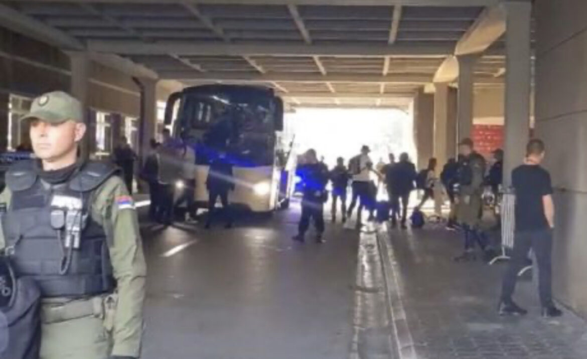 Grobari zvižducima dočekali igrače Reala u Areni: Pogledajte kako su navijači reagovali na autobus Madriđana 