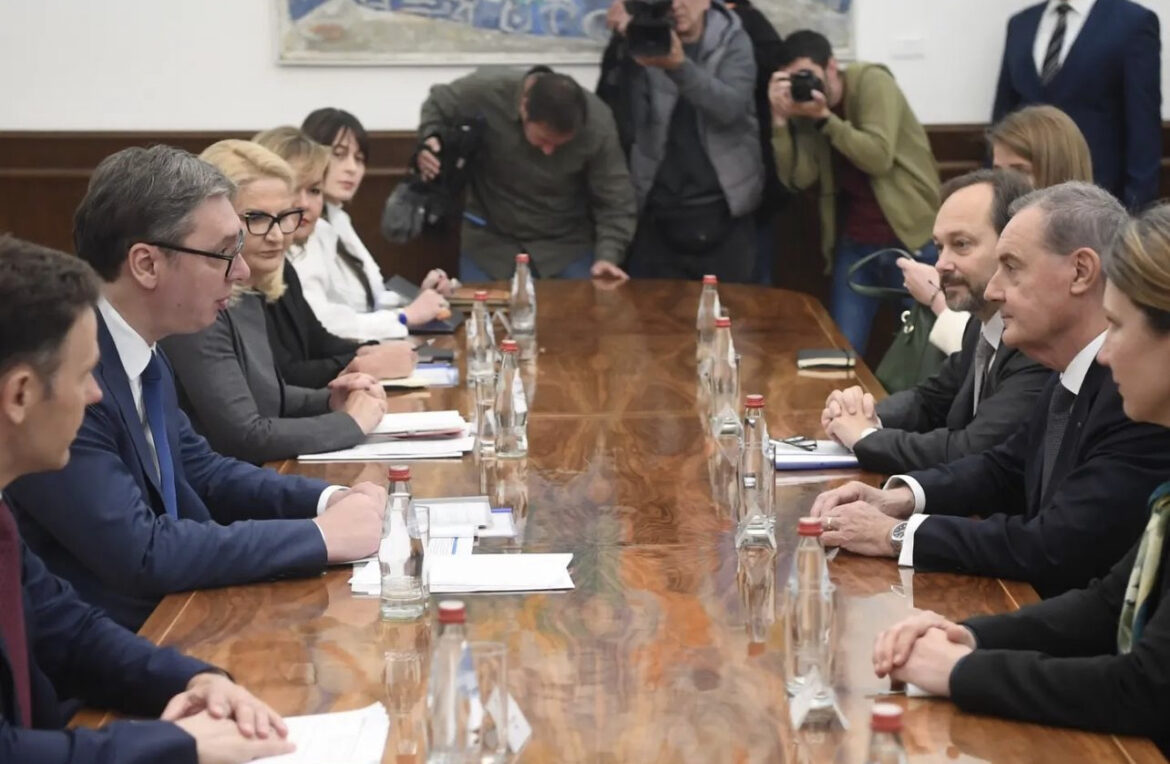 PREDSEDNIK VUČIĆ SA SPECIJALNIM IZASLANIKOM EU ZA PRIMENU SANKCIJA: Ponovio sam da je Srbija posvećena saradnji sa EU