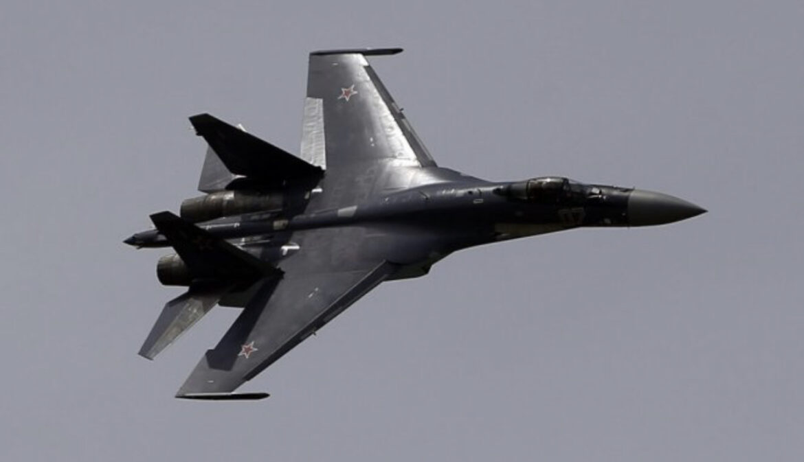 DRAMA NAD CRNIM MOREM! RUSKI SU-35 PRESREO POLJSKI AVION! Piloti izgubili kontrolu nad letelicom, izvedeni agresivni i opasni manevri!