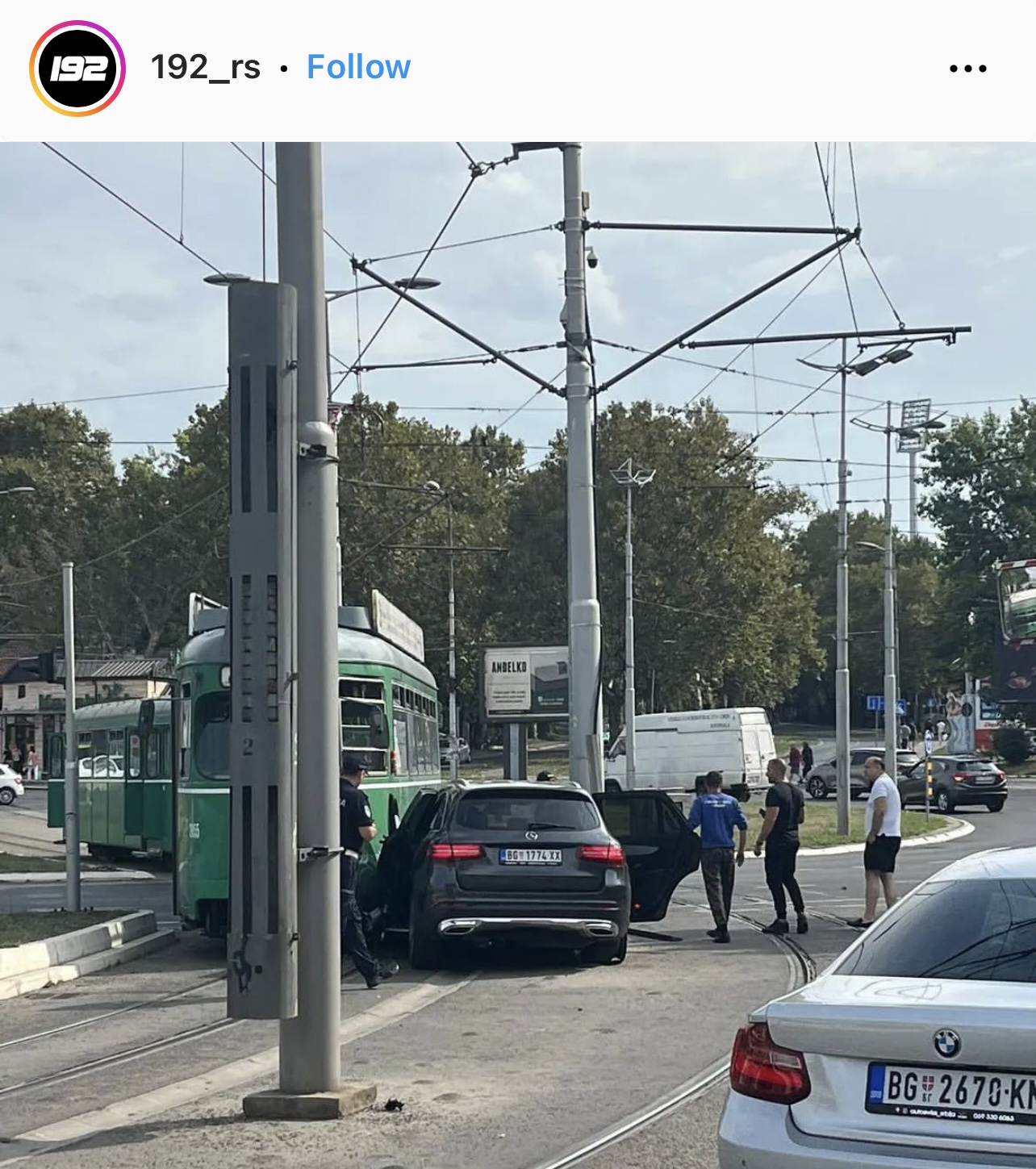 HAOS NA AUTOKOMANDI: Sudarili se tramvaj i mercedes, povređena jedna&hellip;