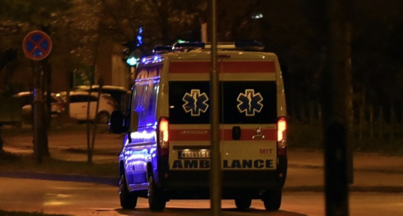 TRI NEPOZNATE OSOBE NAPALE DEVOJKU U BEOGRADU: Oborili je na&hellip;