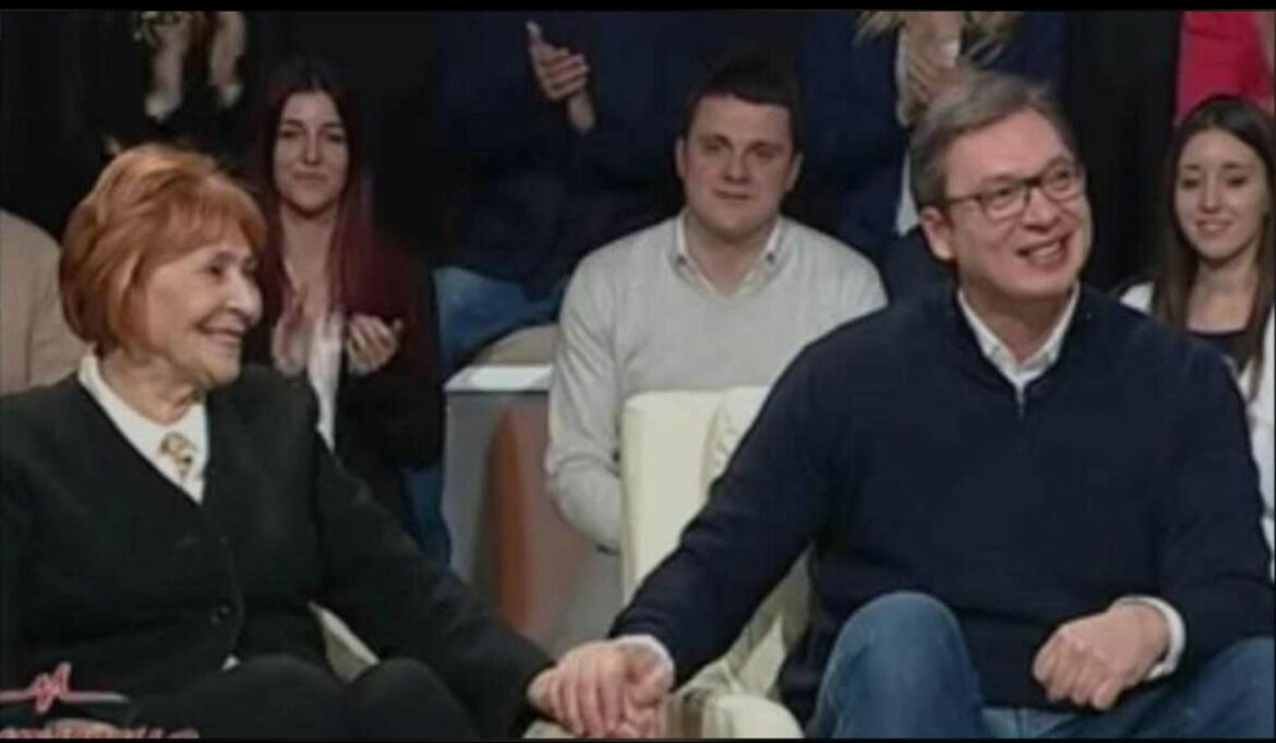 VUČIĆ O NAPADIMA NA NJEGOVU PORODICU: Ne smem ni da prevedem šta su rekli mojoj majci, ovakve uvrede do sada nisu viđene 