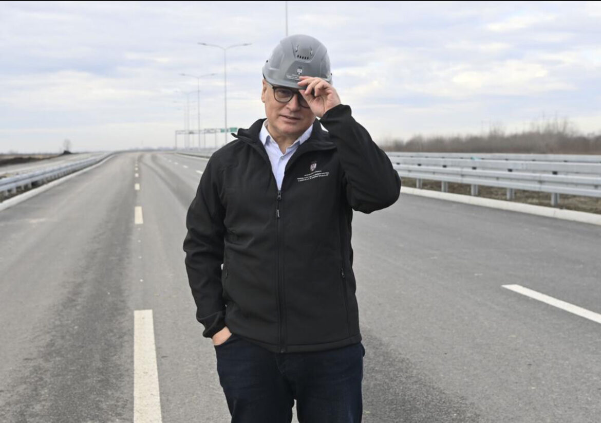 MINISTAR GORAN VESIĆ SVRATIO U MALU PLANU: Ispunjavamo obećanja i rešavamo probleme sa građanima 