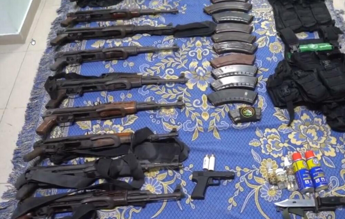 ARSENAL! PUŠKE, GRANATE, UNIFORME HAMASA: Evo šta je sve izraelska vojska pronašla u bolnici Al Šifa (VIDEO)