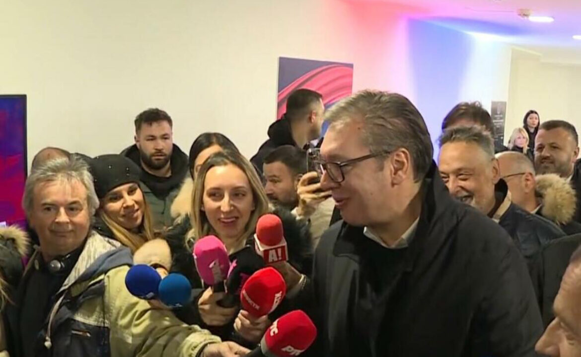 UŽIVO, „KAKO IZGLEDA? HAJDE DA VIDIMO KAKO IZGLEDA!“ Predsednik Vučić u Zaječaru: Obilazak novoizgrađenog stadiona „Kraljevica“ 