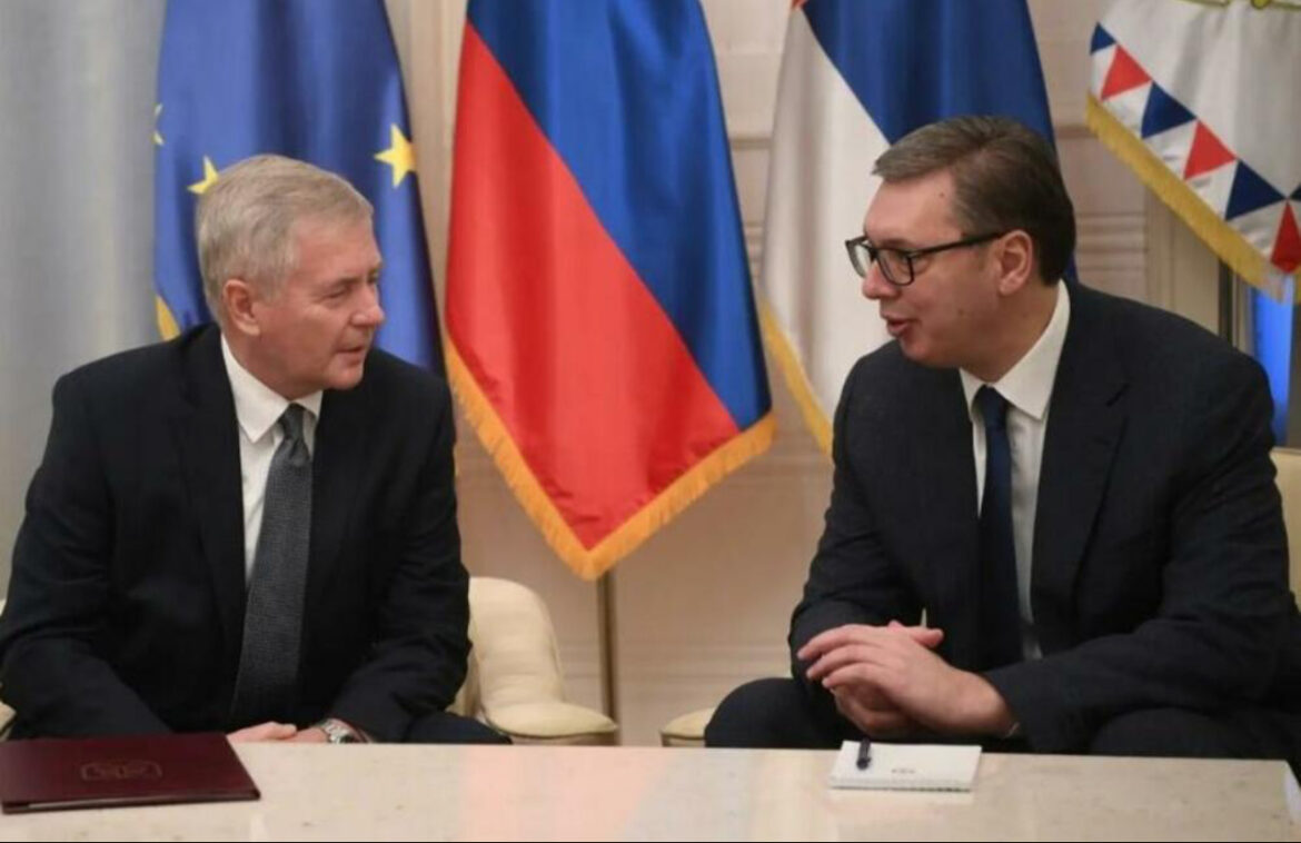 HVALA NA POŠTOVANJU SUVERENITETA I TERITORIJALNOG INTEGRITETA: Predsednik Vučić primio u oproštajnu posetu ambasadora Slovačke 
