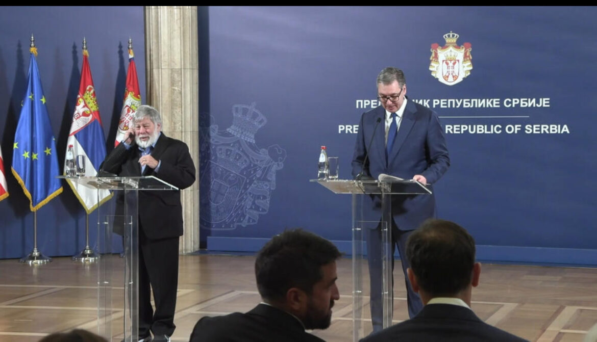 UŽIVO PREDSEDNIK SRBIJE SA SUOSNIVAČEM EPLA: O kompjuterima ne znam ništa ali sam umeo da slušam Voznijaka o obrazovanju