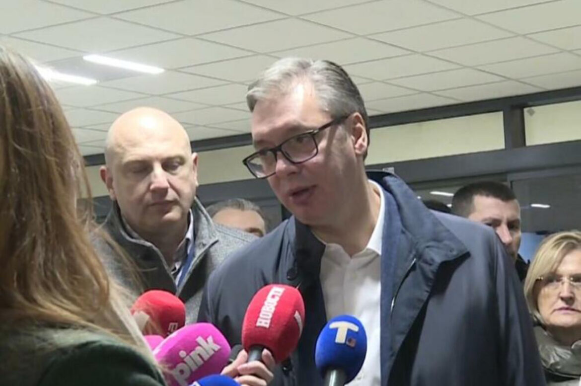 UŽIVO PREDSEDNIK U PROKUPLJU: Vučić obilazi radove na drugoj fazi rekonstrukcije Zdravstvenog centra 