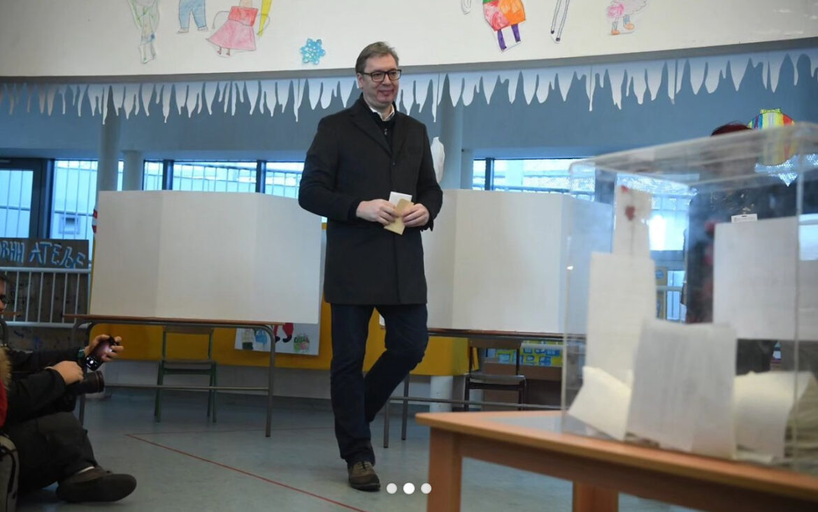 GLASAO PREDSEDNIK VUČIĆ! Kulturno čekao da dođe na red nekih 45 minuta! 