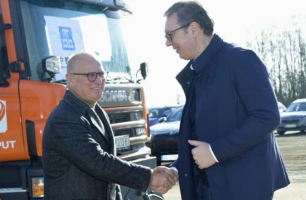 GRADIMO ZAJEDNIČKU BUDUĆNOST SA SUSEDIMA: Ministar Vesić sa predsednikom Vučićem u obilasku radova na izgradnji brze saobraćajnice „Osmeh Srbije“ (FOTO)
