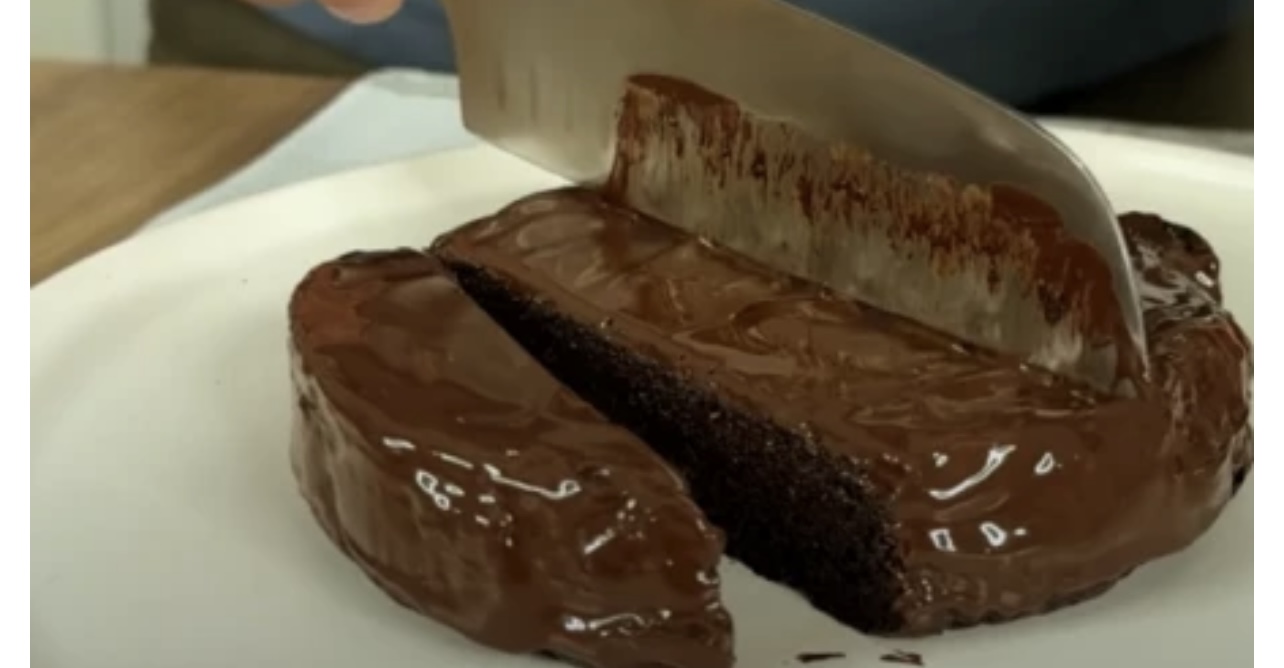 ČOKOLADNI KOLAČ BEZ BRAŠNA I ŠEĆERA: Toliko je ukusan da&hellip;