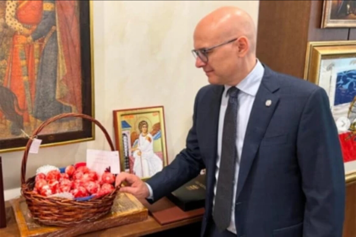 „NEKA TO BUDE NAJAVA VASKRSA SRPSKOG NARODA“ Vučеvić pokazao najlеpši poklon koji jе dobio sa KiM (FOTO)