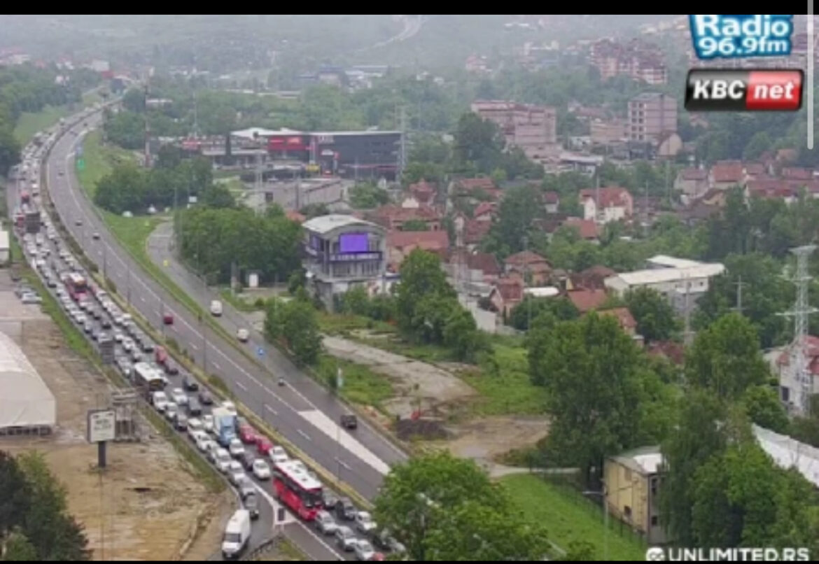 BEOGRADSKE ULICE KRCATE VOZILIMA! Saobraćajni kolaps na gotovo svim prometnim saobraćajnicama, OVE delove pokušajte da zaobiđete! (FOTO)