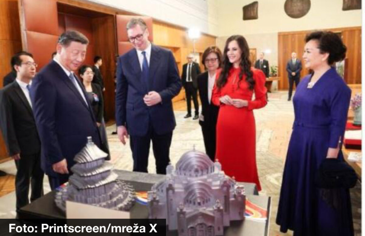 ŠTA JE SI ĐINPING POKLONIO PREDSEDNIKU SRBIJE! Kineski šef države ovako darovao Vučića (FOTO)