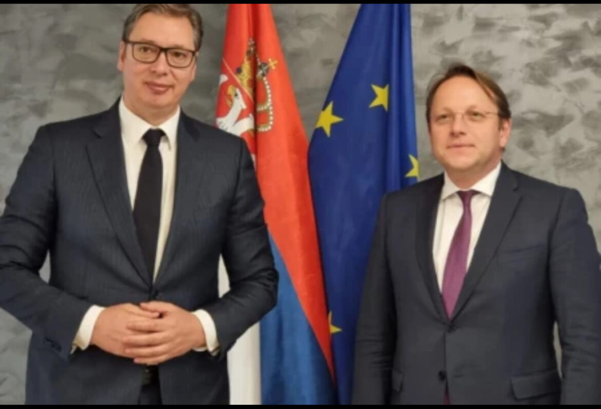 VUČIĆ SE SASTAO SA VARHELJIJEM! Uskoro obraćanje naciji!
