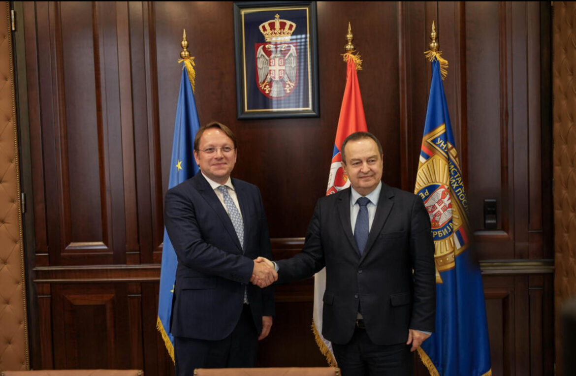 DAČIĆ NA SASTANKU SA VARHEJIJEM: Srbija spremna na podizanje saradnje sa evropskim partnerima na viši nivo (FOTO)