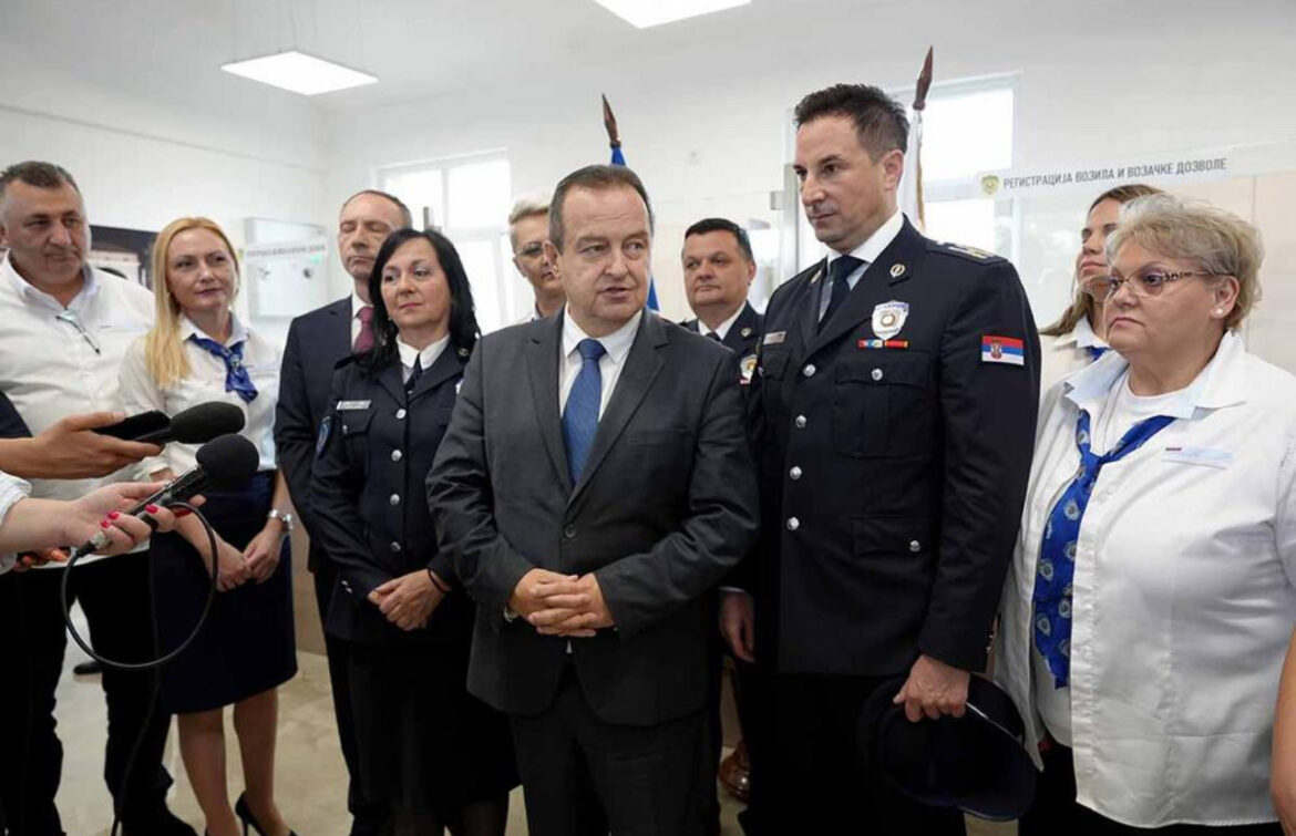MINISTAR DAČIĆ OTVORIO NOVI OBJEKAT UPRAVNIH POSLOVA POLICIJSKE STANICE U LAZAREVCU: Unapređena usluga izdavanja ličnih dokumenata 