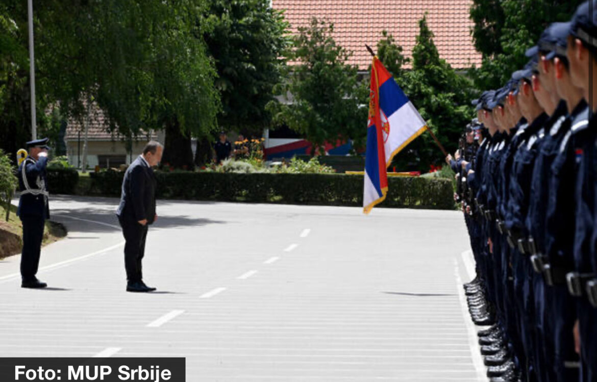 MINISTAR DAČIĆ NA PROMOCIJI 43. KLASE CENTRA ZA OSNOVNU POLICIJSKU OBUKU U SREMSKOJ KAMENICI: Sada ste deo tima koji štiti građane 