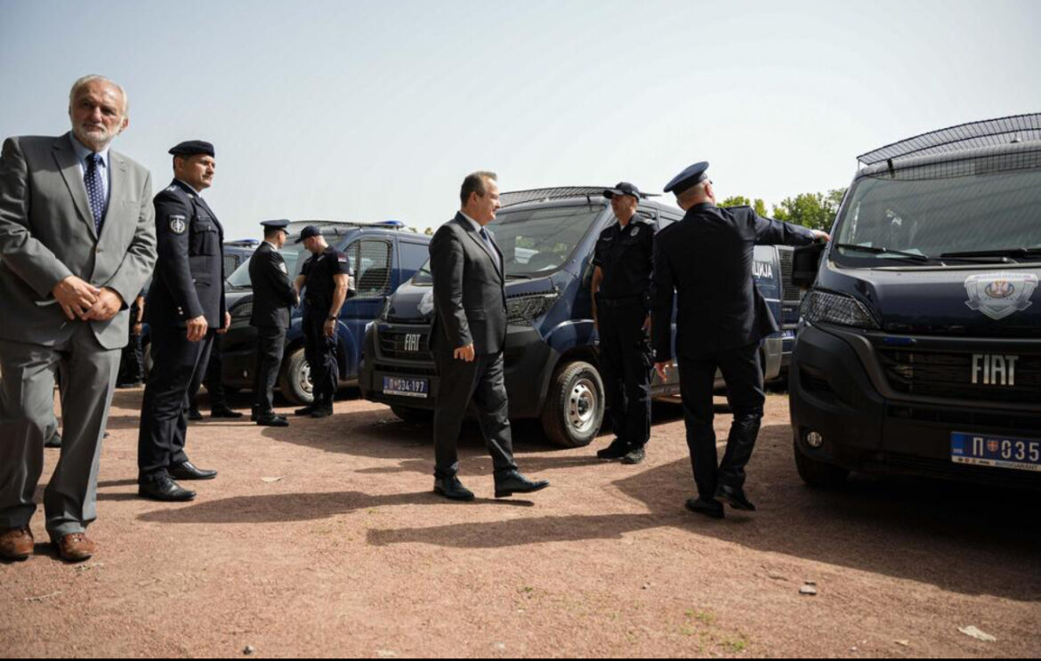 MINISTAR DAČIĆ: Neophodno je da policija bude dobro opremljena (FOTO)
