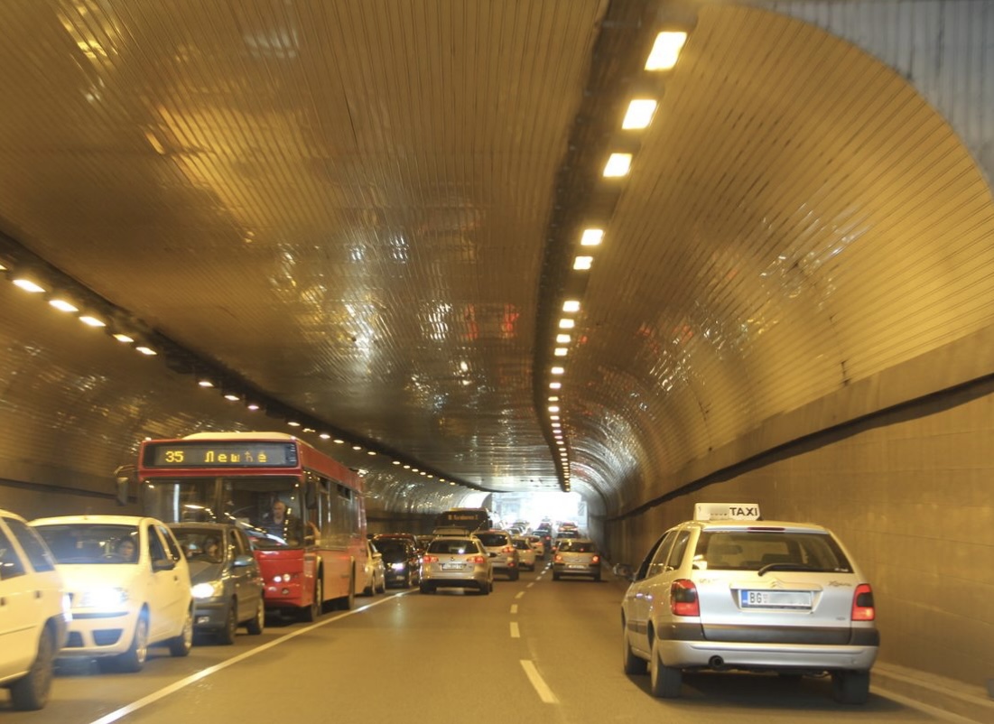 OGLASIO SE GSP ZBOG DRAME U TERAZIJSKOM TUNELU: Čulo se šištanje, para je ispunila autobus 95, putnici panično tražili da izađu 