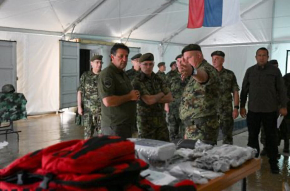Ministar Gašić obišao pripadnike Vojske Srbije u Kopnenoj zoni bezbednosti