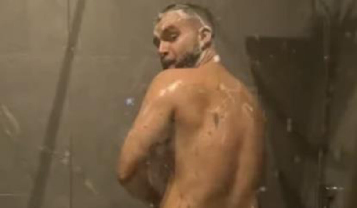 KAO OD MAJKE ROĐEN! Isplivale skroz gole fotke repera Nućija (FOTO)