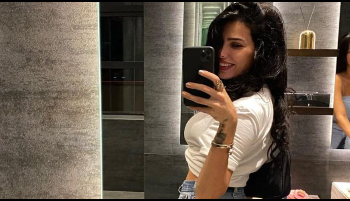 Jovana pokazala trbušnjake na kojim bi joj pozavideli i muškarci: „Polako se vraćam u formu“