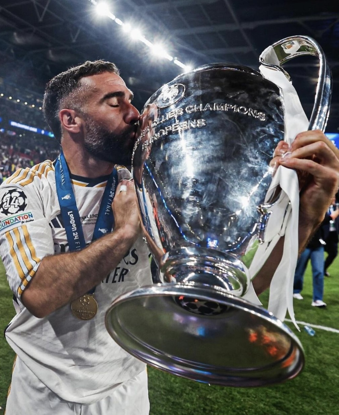 EVO ZBOG ČEGA JE REAL „KRALJEVSKI“ KLUB! Florentino Perez oduševio Karvahala – posle užasne povrede usledio je gest za svako poštovanje!