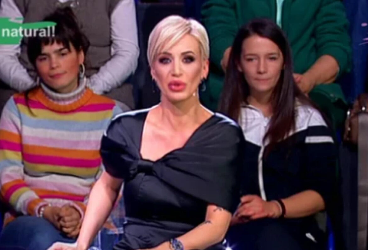 VANREDNO OBRAĆANJE PRODUKCIJE: Dušica Jakovljević se UŽIVO uključila u program i saopštila TUŽNE VESTI!