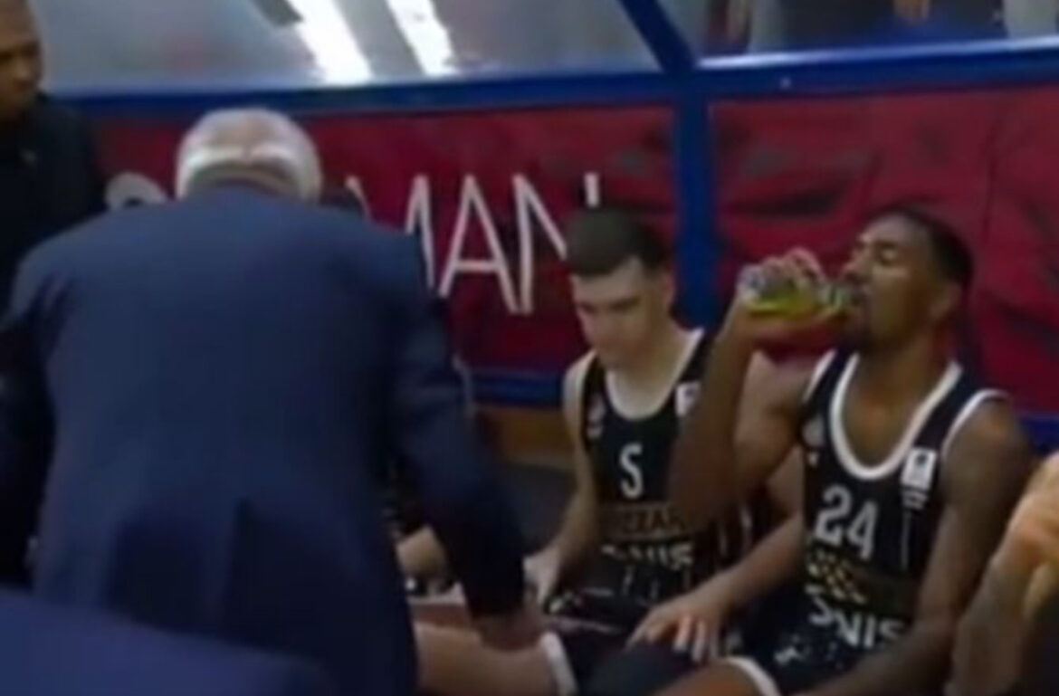 Željko Obradović pobesneo i drao se kao nikada na mladog košarkaša: „Šta me gledaš, glupane jedan“