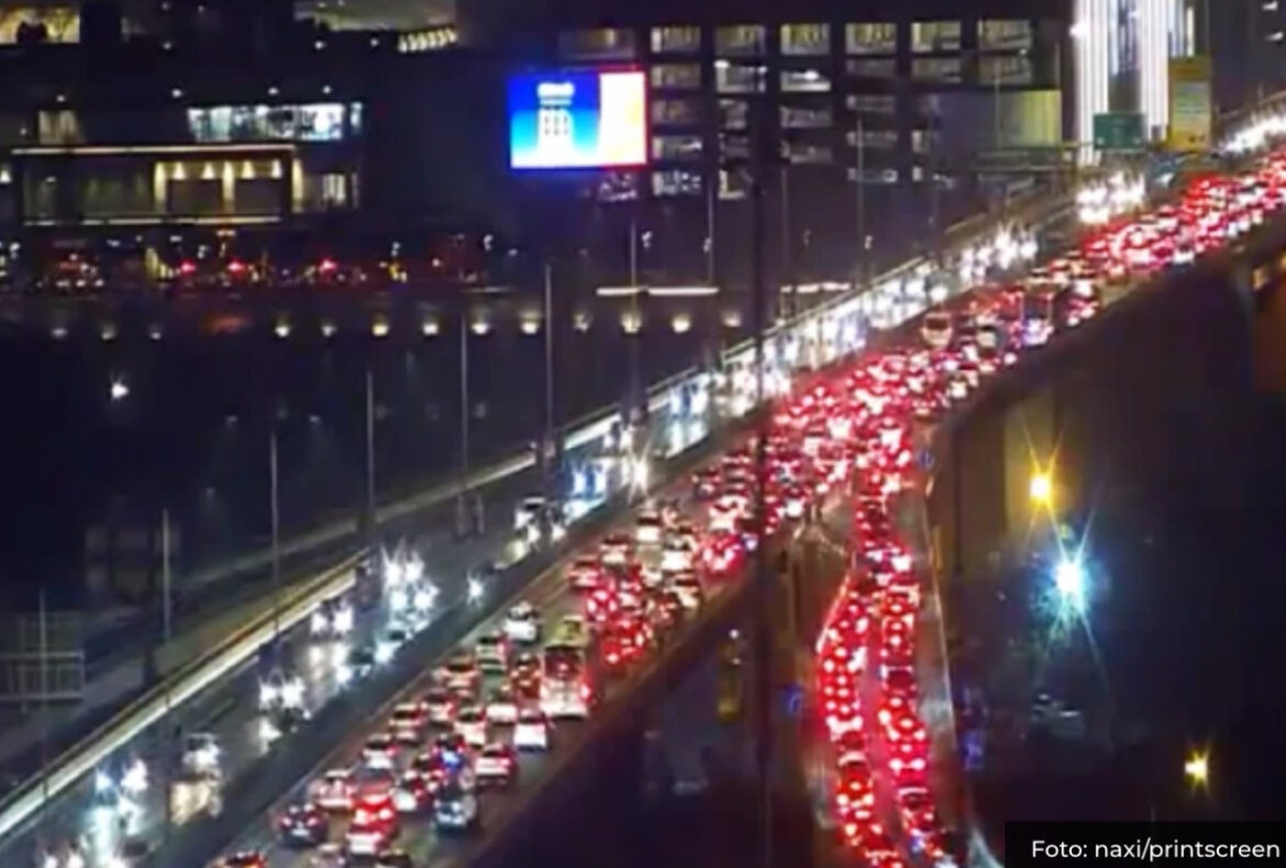 BEOGRAD PONOVO PARALISAN! Gužve na sve strane, nema igla gde da se baci!